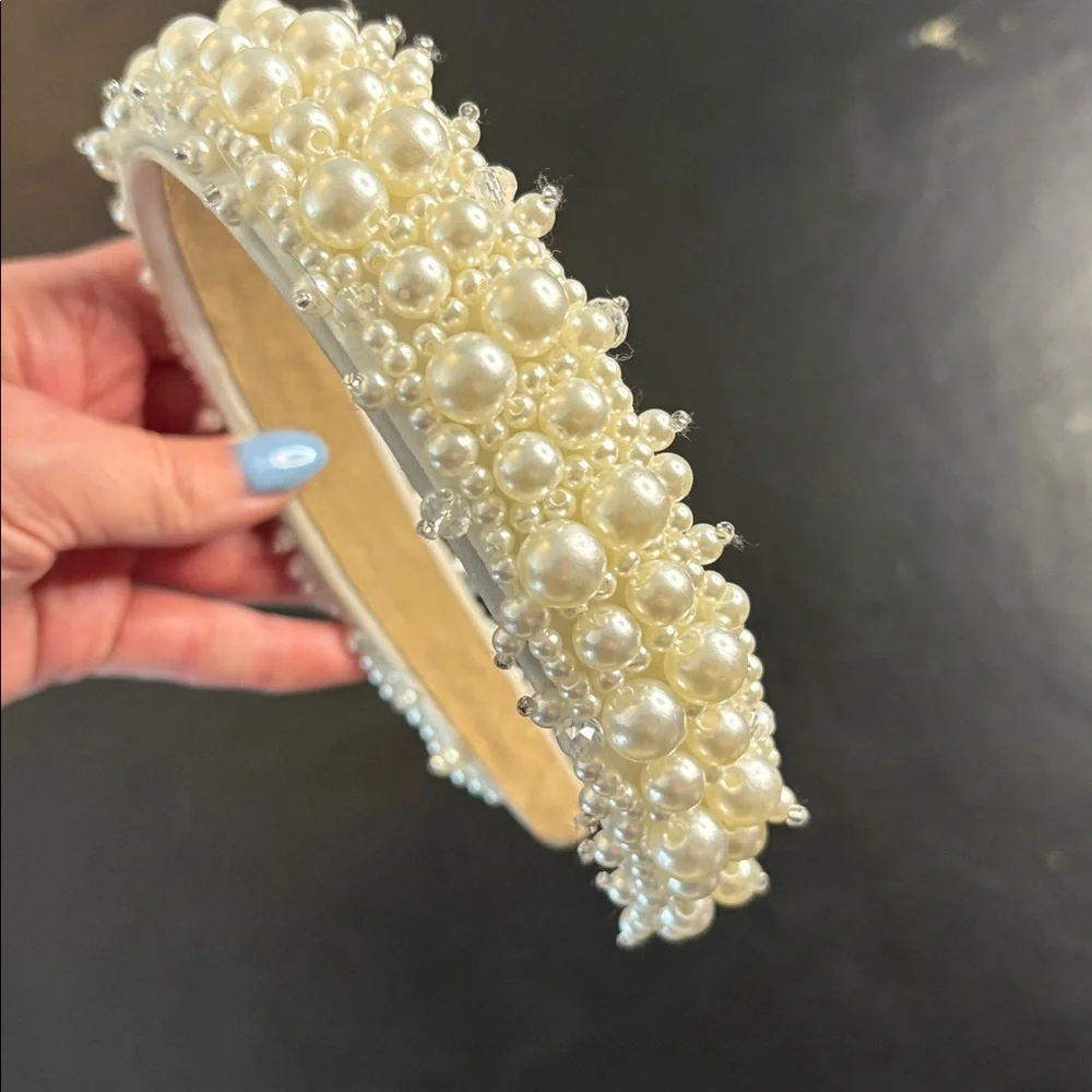 Brianna Cannon Elegant Pearl-Embellished Headband Classic and elegant - Picture 3 of 10